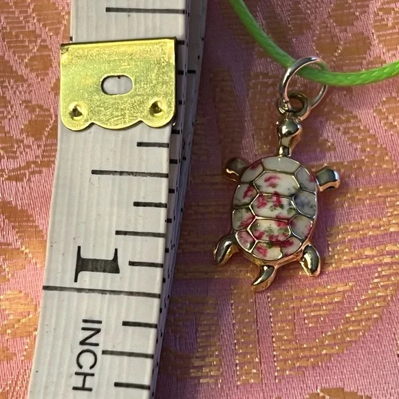 Cloisonné tiny tortoise 🐢 necklace - Picture 9 of 9